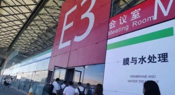 少妇AAA级久久久无码精品片