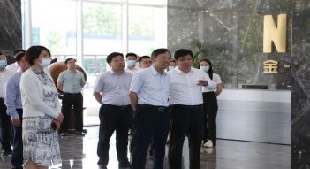 少妇AAA级久久久无码精品片